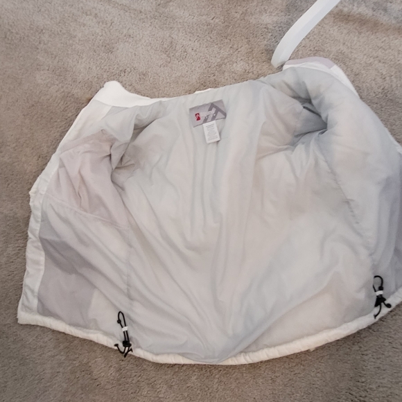 Barely worn white puffy detachable hooded jacket - Picture 6 of 7